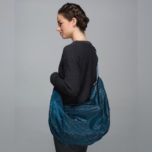 Lululemon Resolution Hobo Animal Swirl Embossed Alberta Lake / Alberta Lake